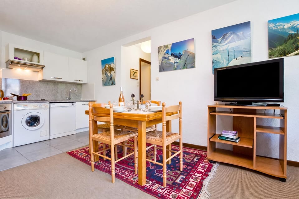 Kitchen and dining area