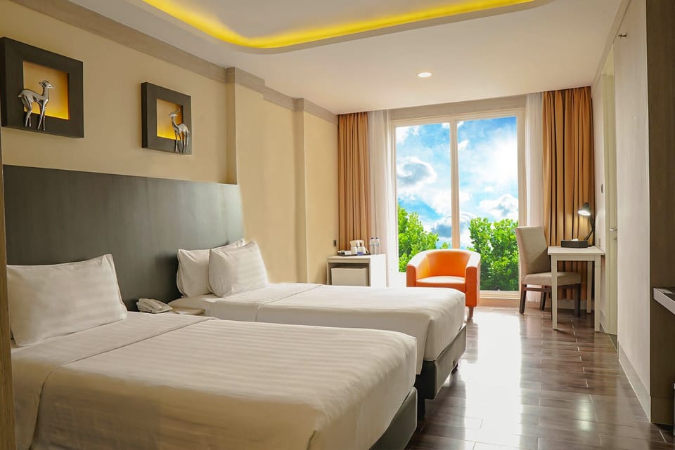 Deluxe Room | Pillowtop beds, minibar, in-room safe, desk