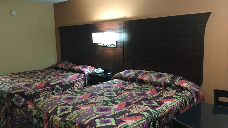Iron/ironing board, rollaway beds, free WiFi