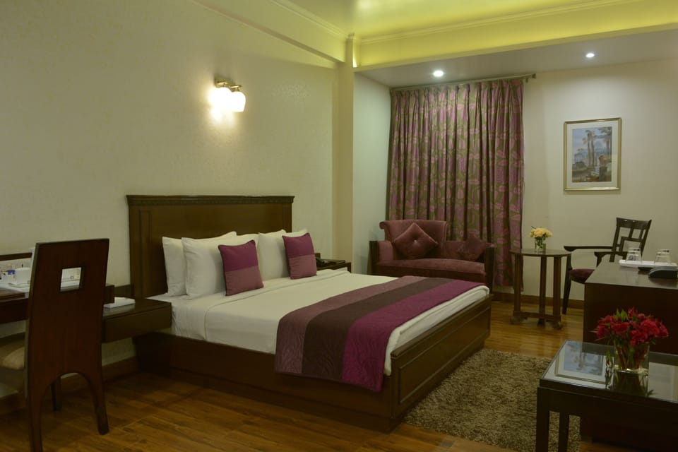 Deluxe Suite | Premium bedding, in-room safe, individually decorated, desk