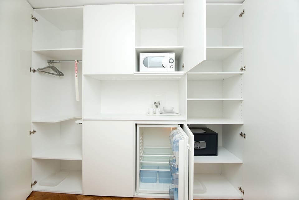 Double Room | Living area | 42-inch LCD TV with cable channels, TV