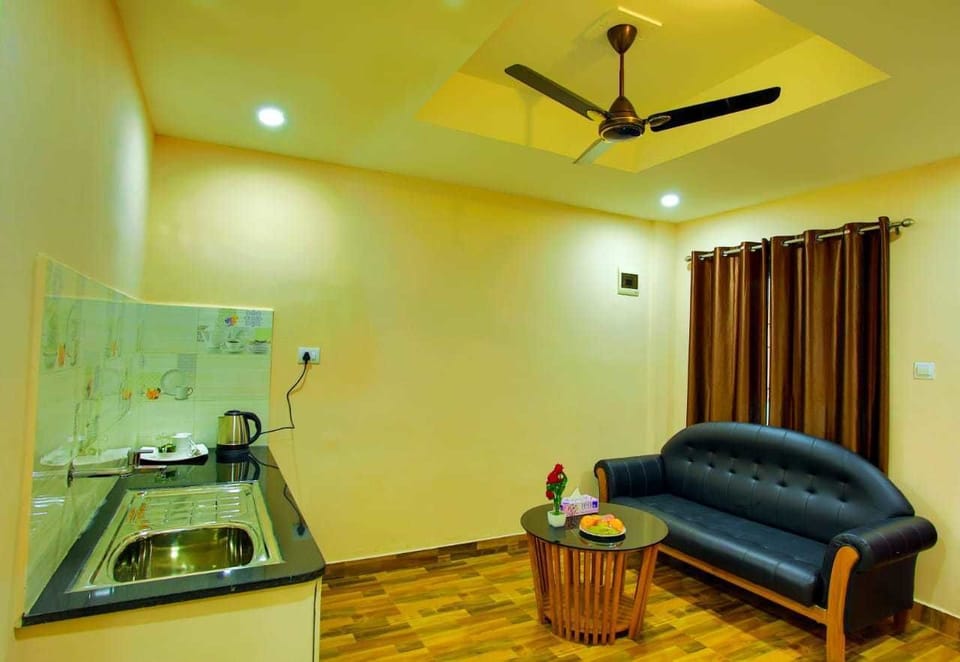 Suite | Living room | 24-inch LED TV with satellite channels, TV