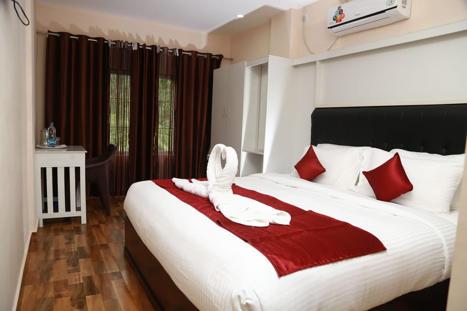Deluxe AC Double Room | Egyptian cotton sheets, premium bedding, down comforters