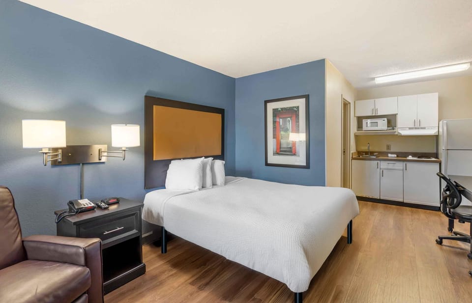 Desk, blackout drapes, iron/ironing board, free WiFi