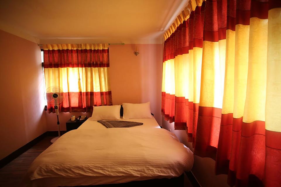 Deluxe Room | Desk, free WiFi