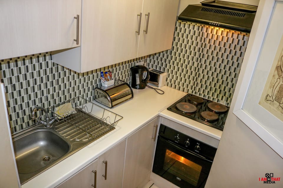 Comfort Apartment | Private kitchenette | Full-size fridge, microwave, oven, stovetop