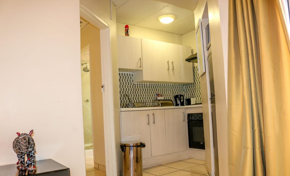 Exclusive Apartment | Private kitchen | Fridge, microwave, oven, stovetop