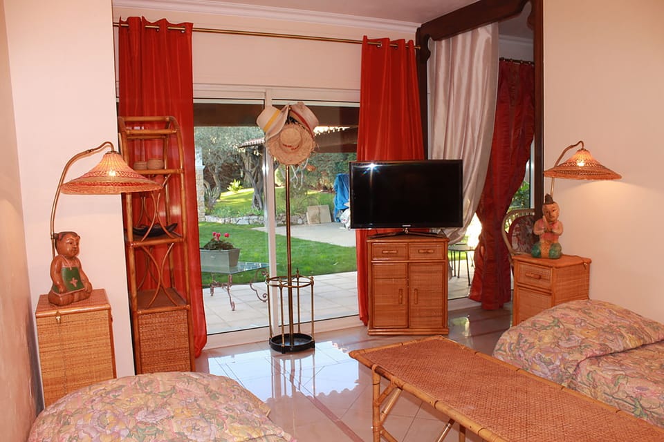 Comfort Suite | Minibar, individually decorated, individually furnished, desk