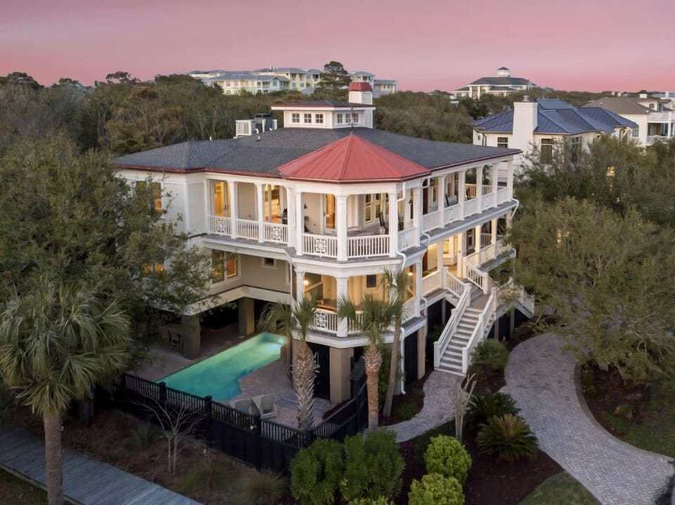 Isle Be Back - 5 57th Avenue