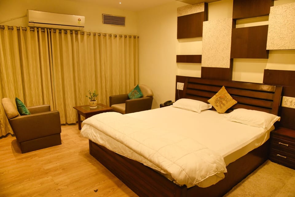 Family Room | Premium bedding, soundproofing, iron/ironing board, free WiFi