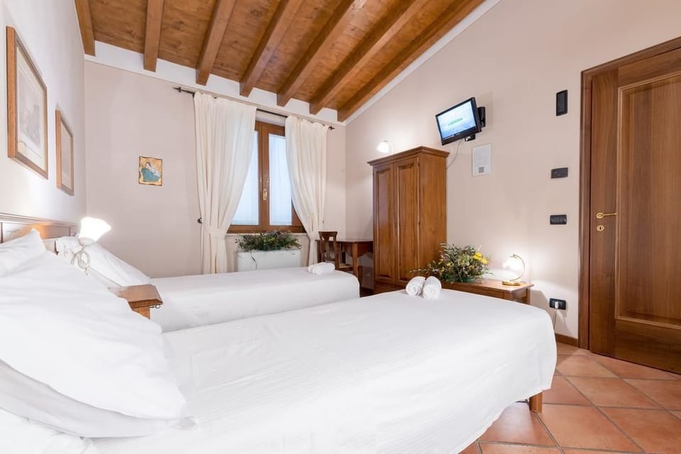 Double or Twin Room | Hypo-allergenic bedding, individually decorated, individually furnished