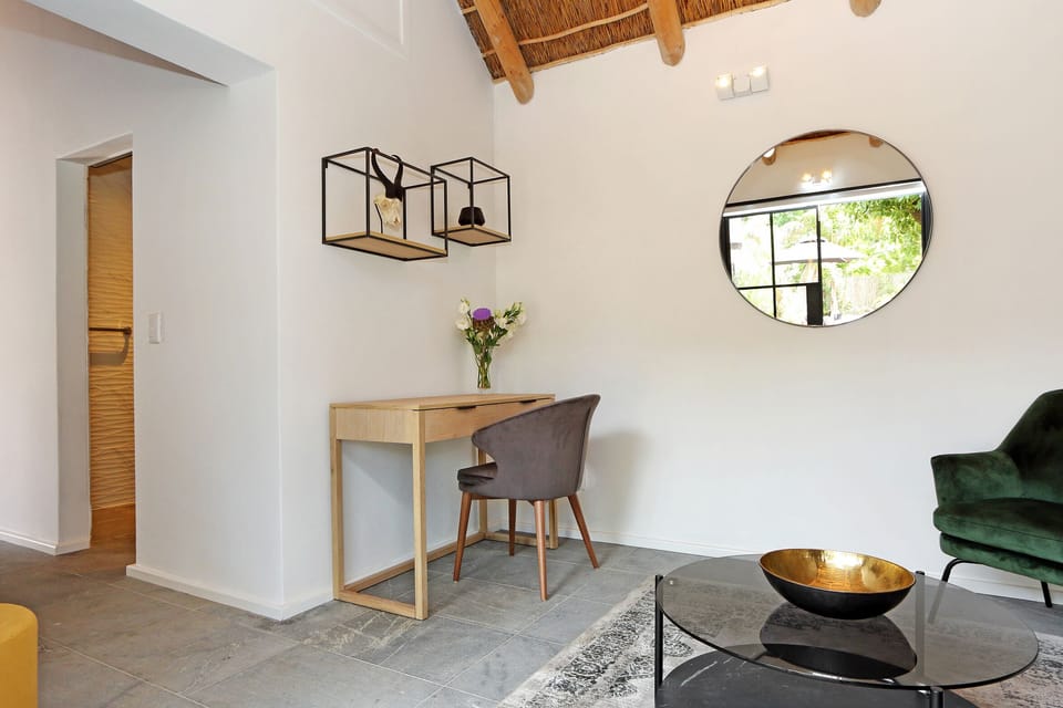 Comfort Room | Living area | 32-inch Smart TV with satellite channels, TV, Netflix