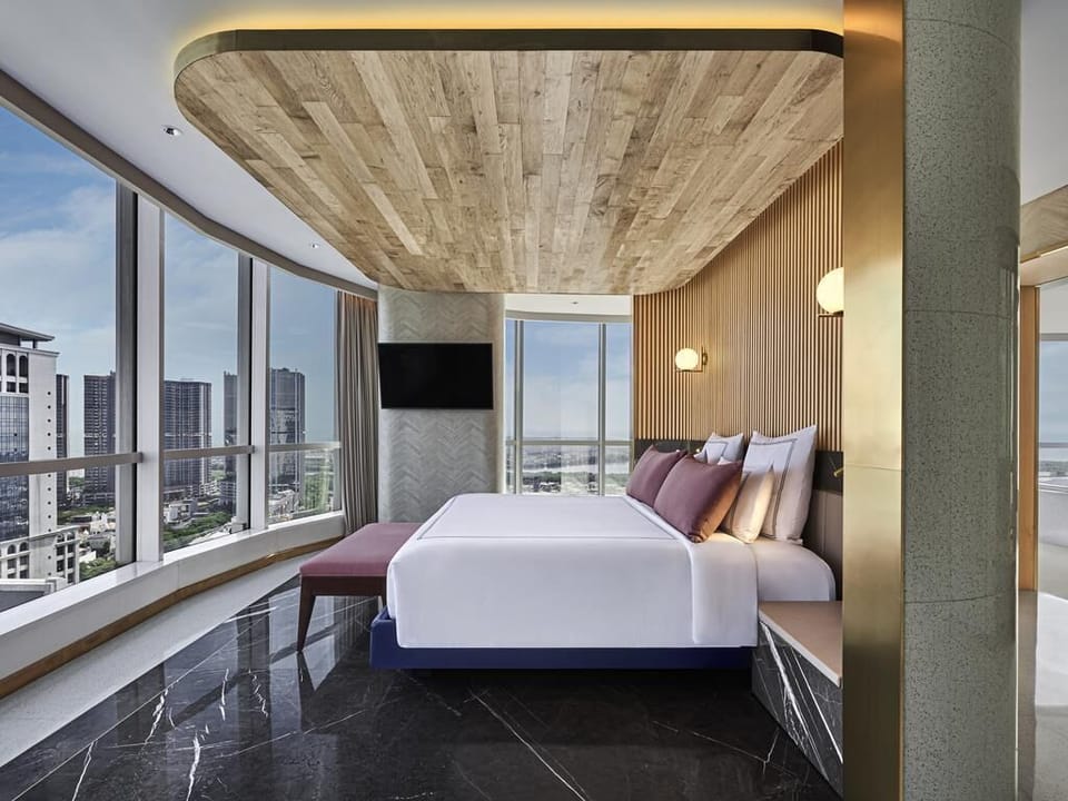 Suite, 1 King Bed (St. Gallen) | Premium bedding, in-room safe, desk, laptop workspace