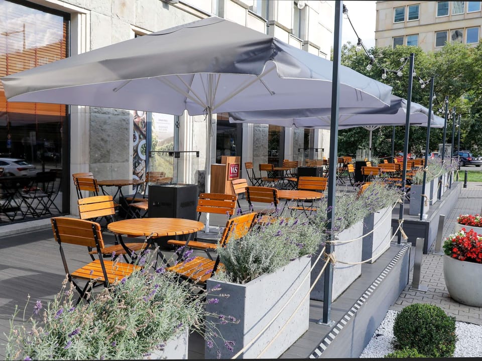 2 restaurants; breakfast, lunch, and dinner served