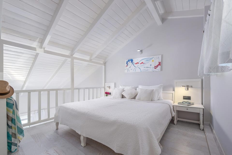 Hypo-allergenic bedding, in-room safe, blackout drapes, soundproofing