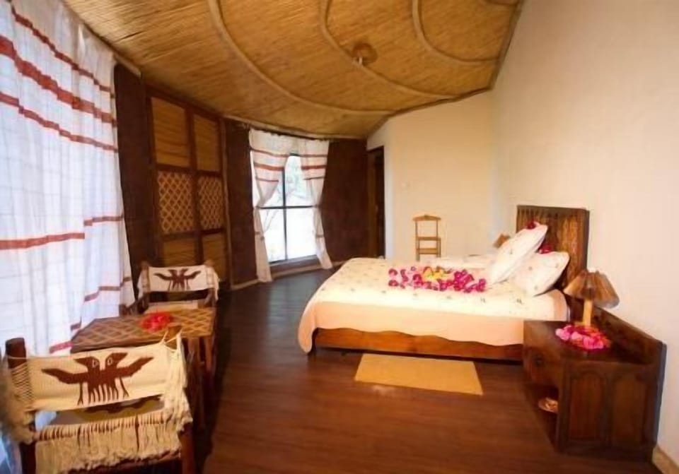 Standard Cottage, Mountain View | Rollaway beds, bed sheets