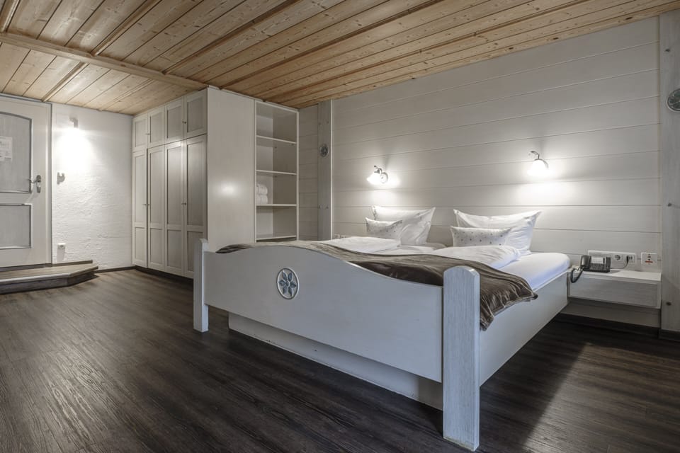 Superior Double Room, Balcony | Hypo-allergenic bedding available, minibar, desk, laptop workspace