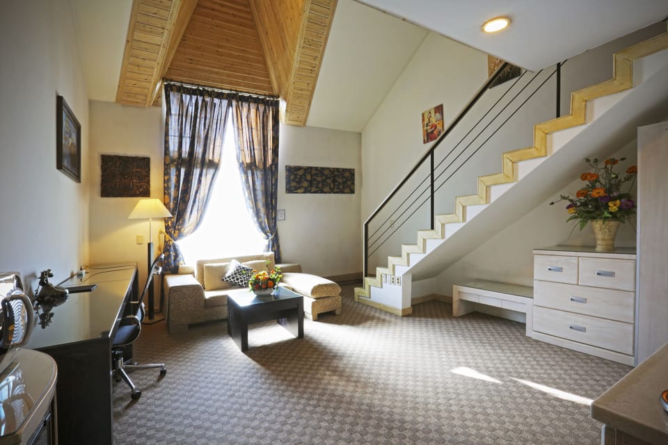 Junior Suite | Living area | LED TV