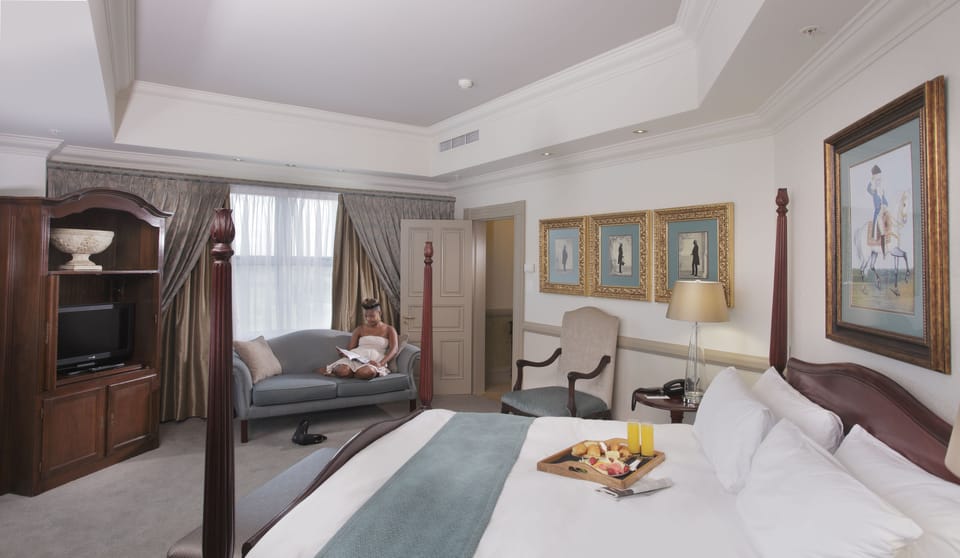 Presidential Suite | In-room safe, desk, soundproofing, WiFi (free)