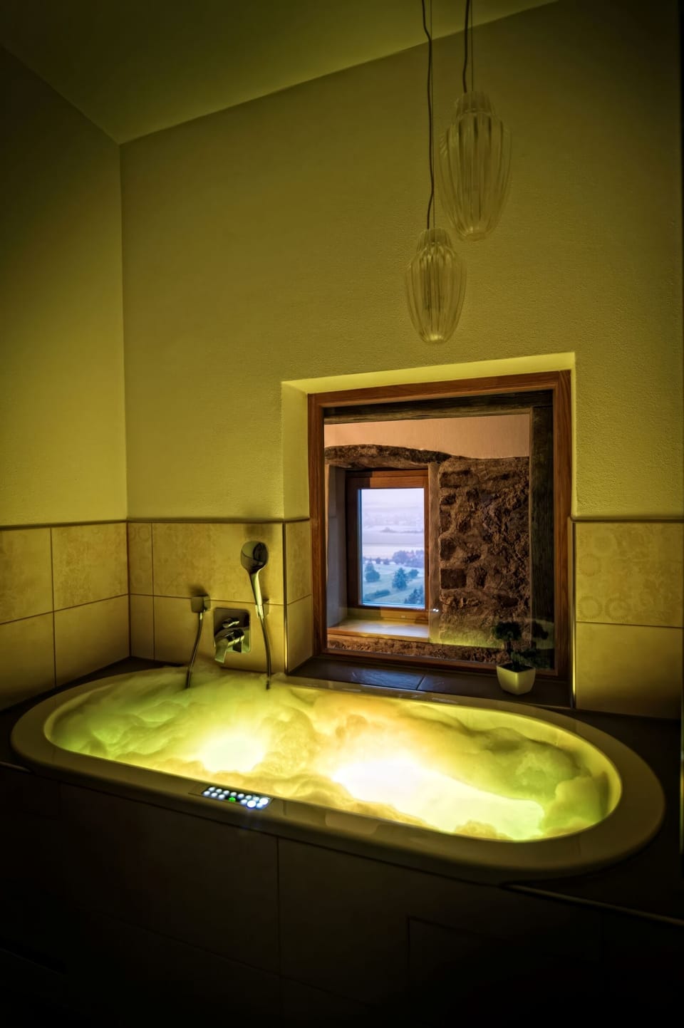 Panoramic Suite | Bathroom | Hair dryer, towels, soap, shampoo