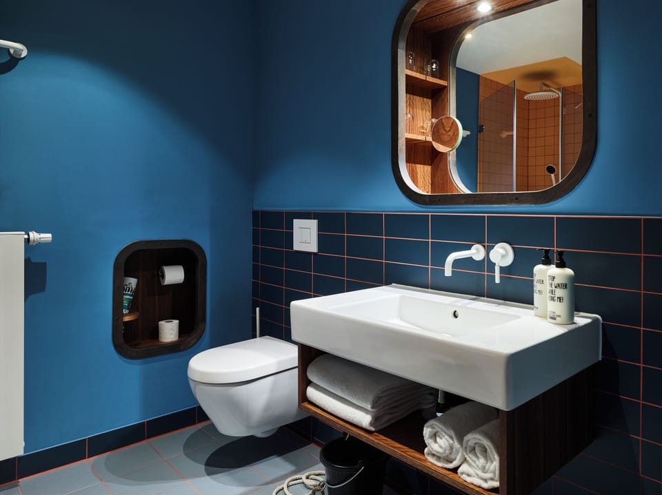 Extra Large | Bathroom | Shower, rainfall showerhead, designer toiletries, hair dryer