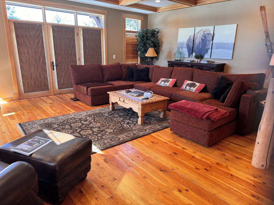 Large Family/TV room with tons of seating for all