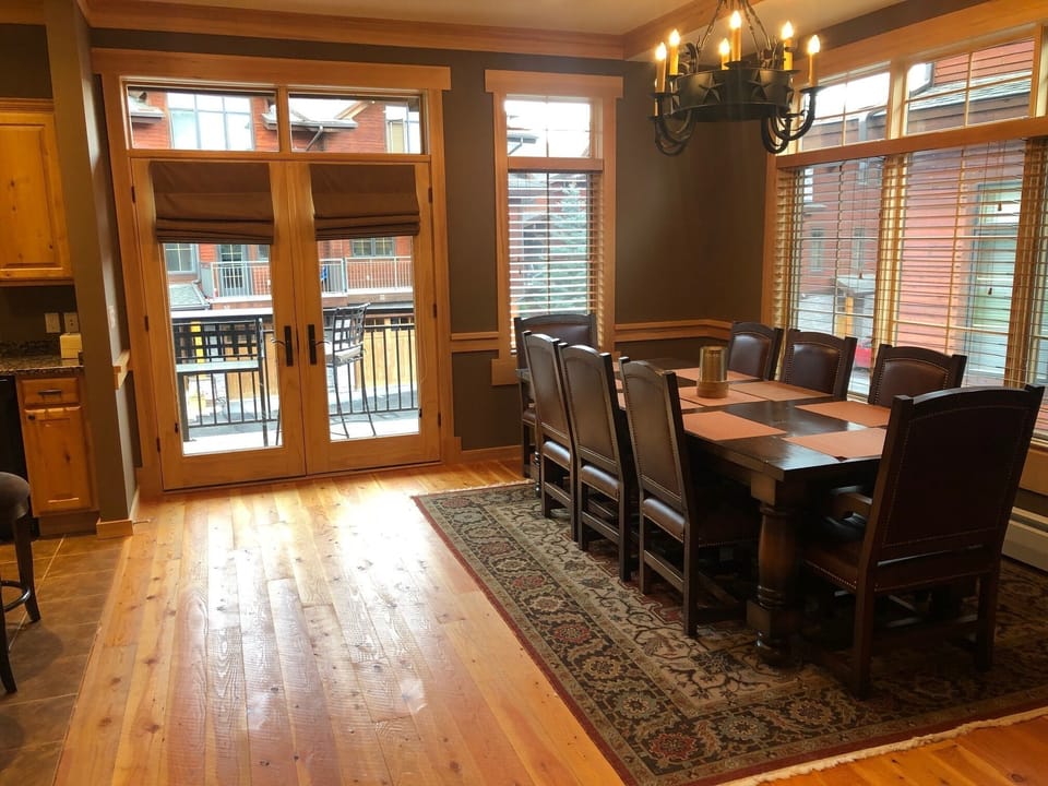 Large dining table. Additional seating at the island and the built in desk area