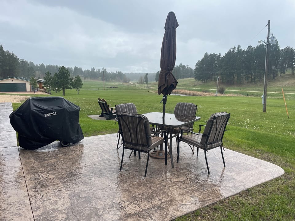Backyard patio to grill and sit and enjoy the wildlife!