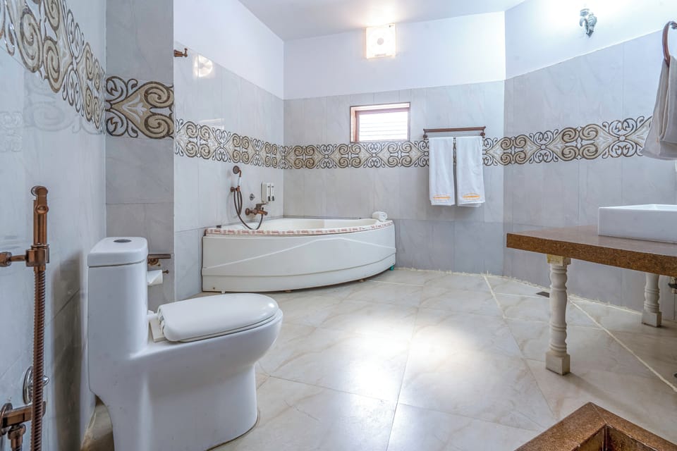 Premium Suite | Desk, iron/ironing board, free WiFi, bed sheets