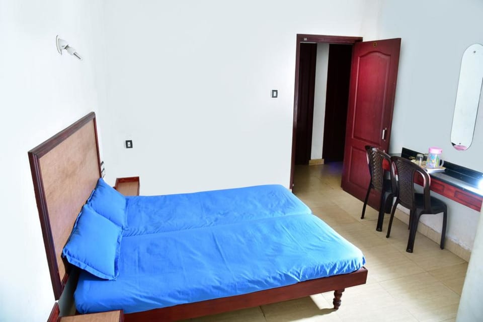Deluxe Room | Desk, free WiFi