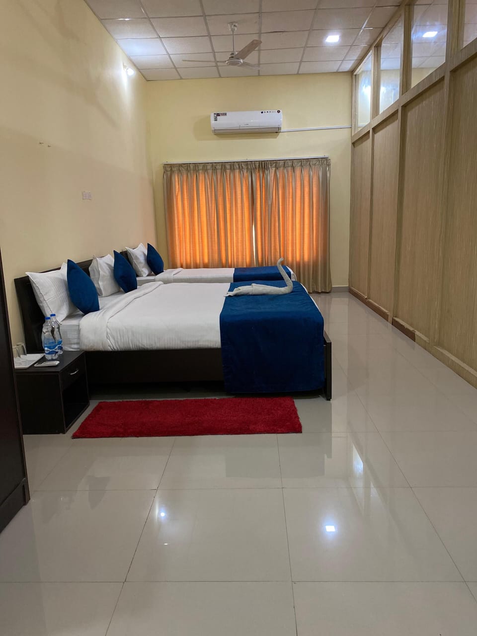 Deluxe Suite, Multiple Beds | Premium bedding, individually furnished, bed sheets