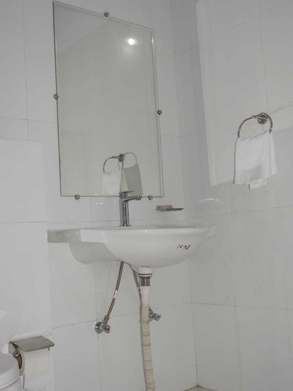 Deluxe Suite, Multiple Beds | Bathroom | Shower, rainfall showerhead, towels, soap