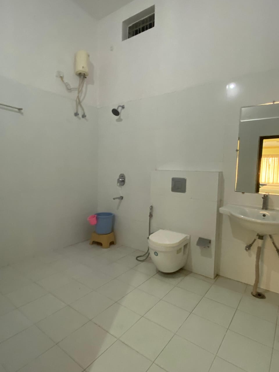Deluxe Suite, Multiple Beds | Bathroom | Shower, rainfall showerhead, towels, soap
