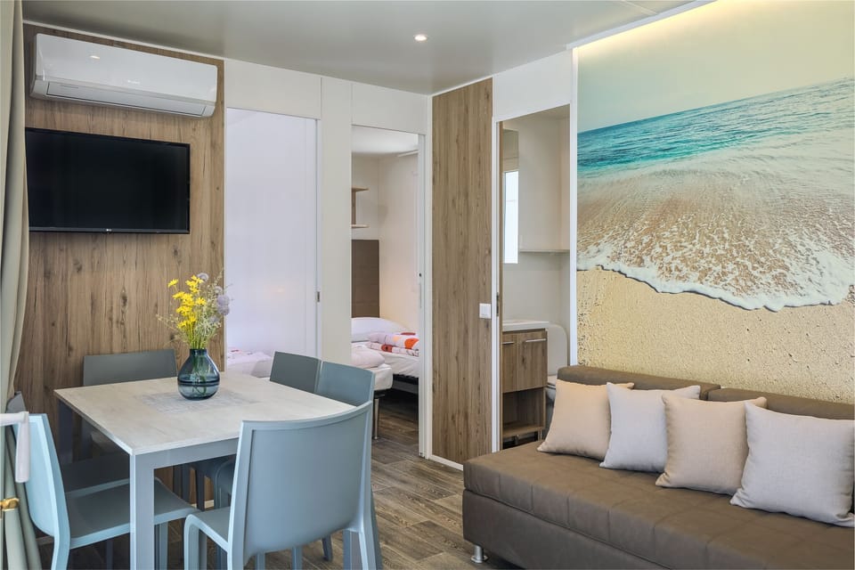 Family Mobile Home, 3 Bedrooms | Blackout drapes, soundproofing, cribs (free), WiFi (free)