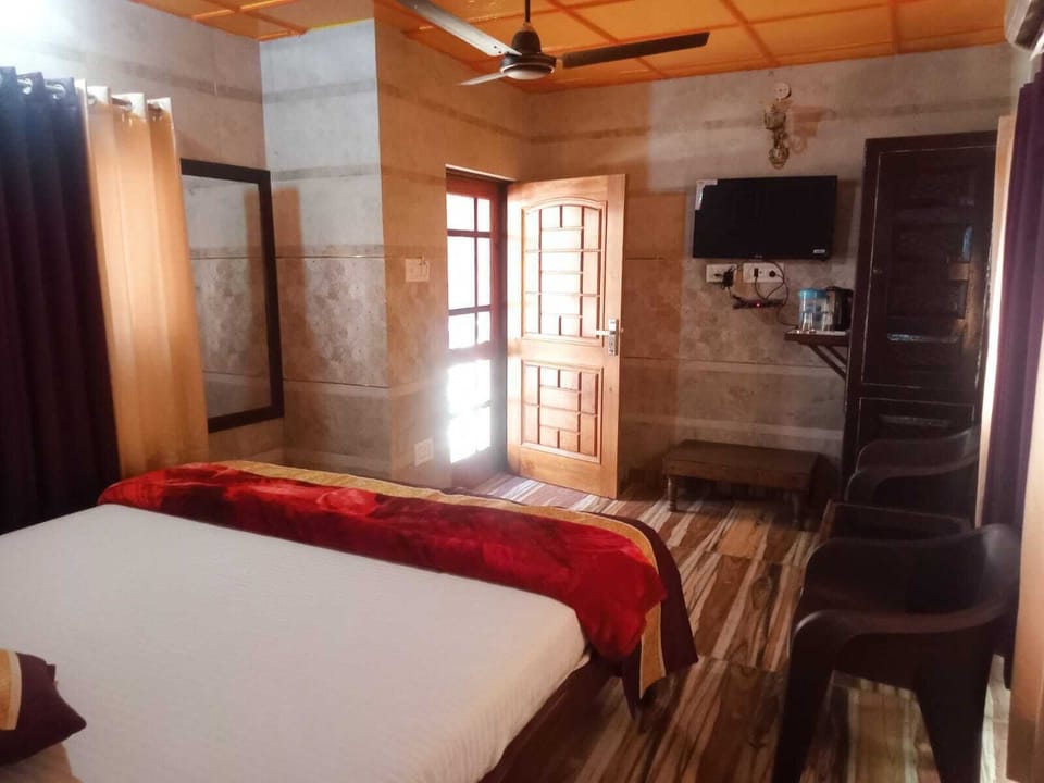 Standard Room, 1 Bedroom | Premium bedding, blackout drapes, iron/ironing board, free WiFi