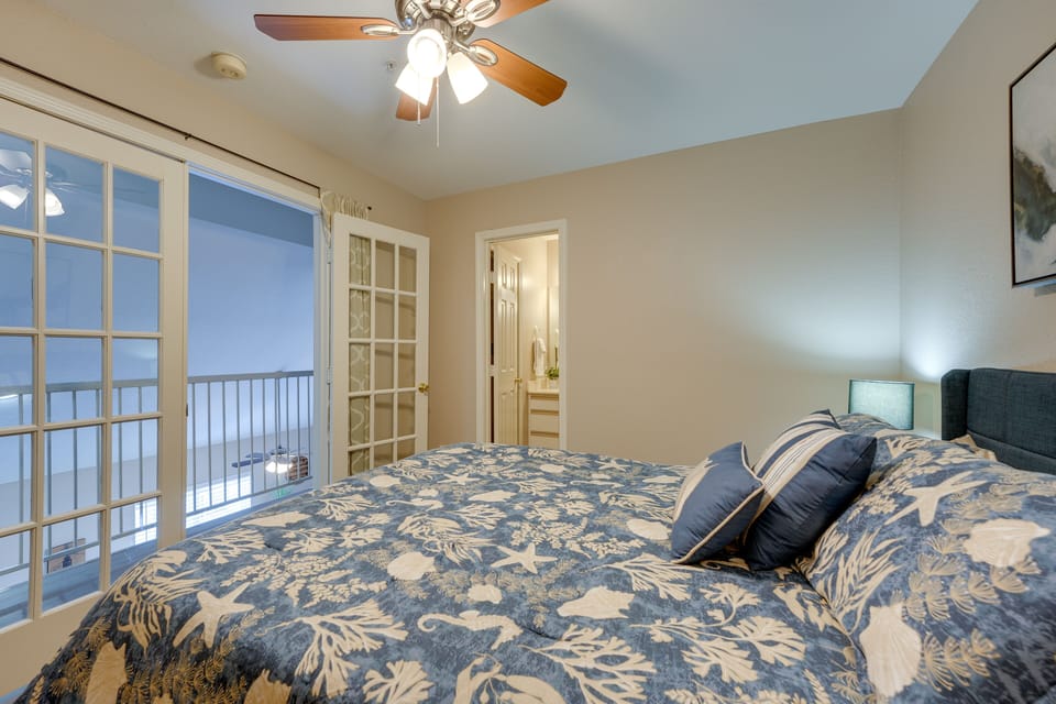 Bedroom 3 (Loft) | Queen Bed