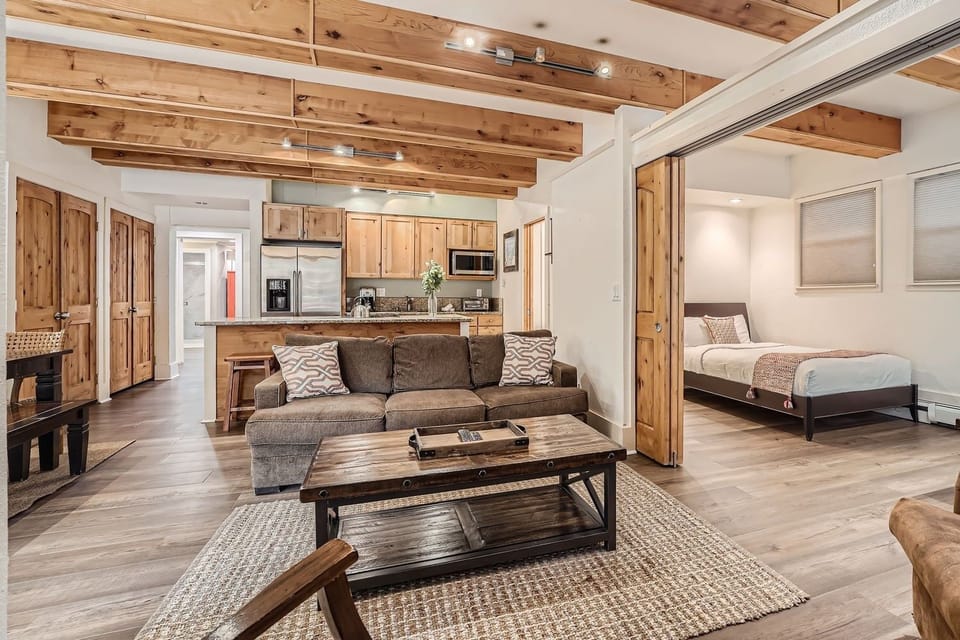 Condo, 3 Bedrooms | Living area