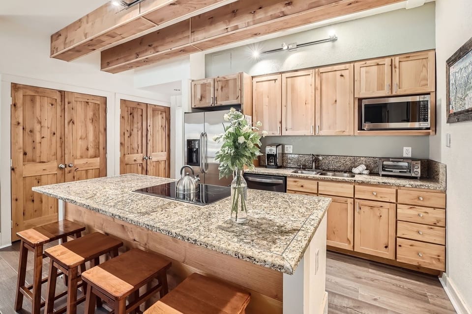 Condo, 3 Bedrooms | Private kitchen | Coffee/tea maker, fridge, oven, toaster