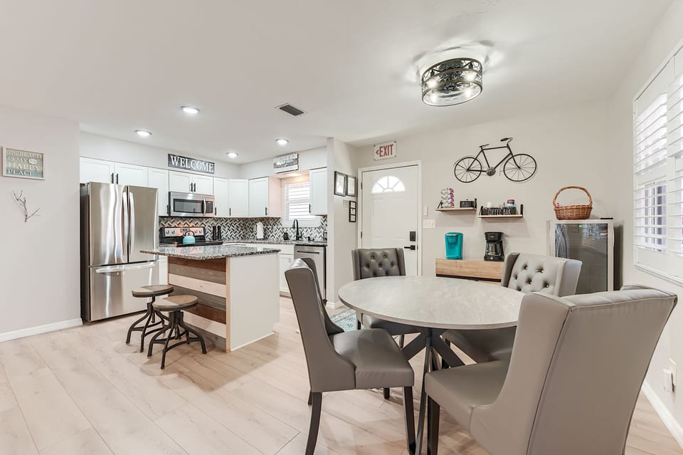 Full Kitchen, Fully equipped. Beverage Fridge for extra drinks.