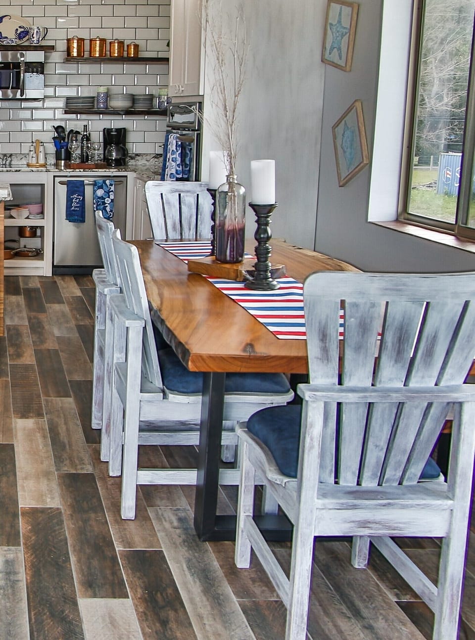 Dining Area with seating for 6 people