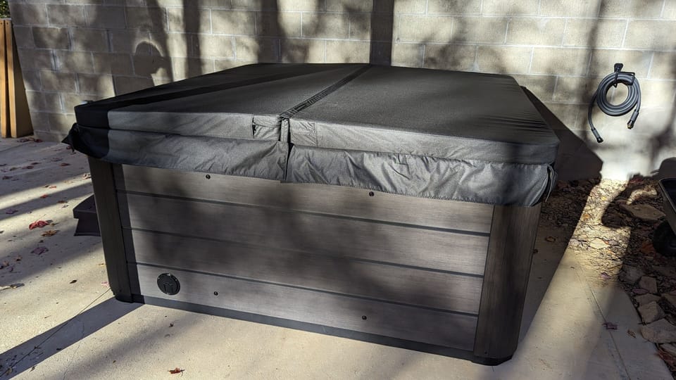 7 seats, endless relaxation – your private hot tub getaway awaits! 