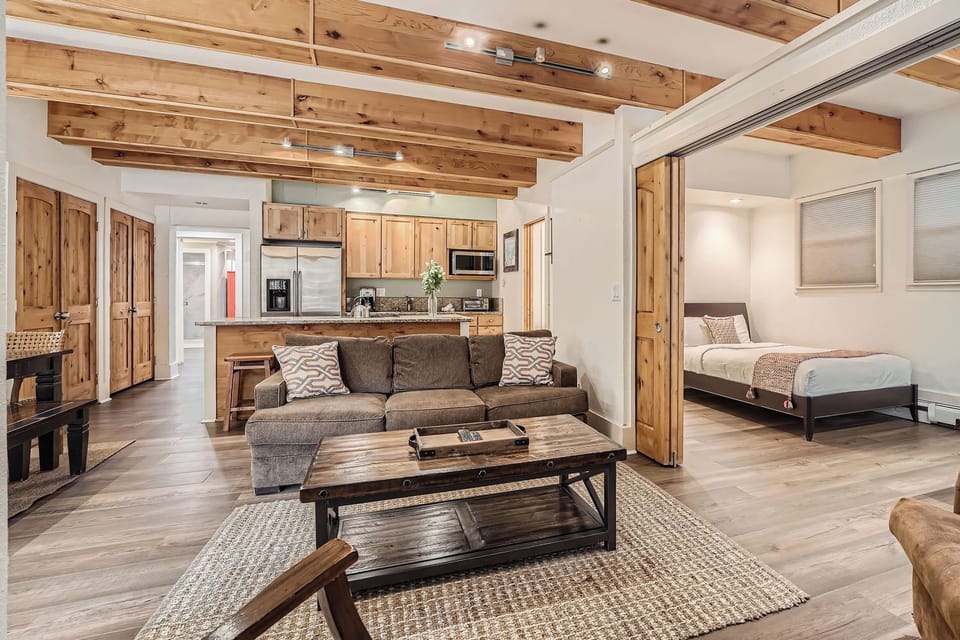 705 Snowberry Lane, #B8 - Web Quality - 005 - 05 Living Room