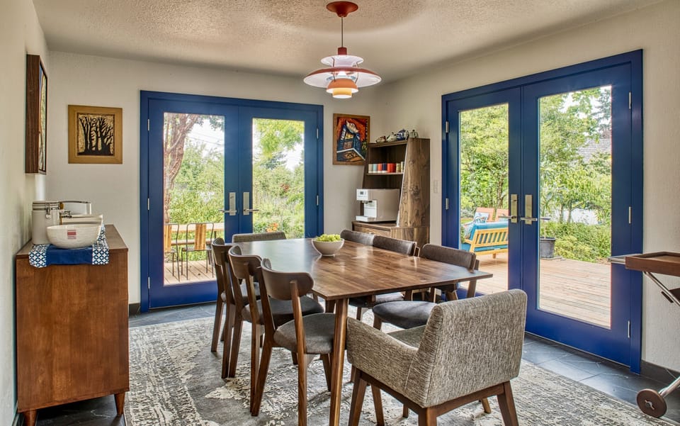 Garden Aerie Master | Dining room