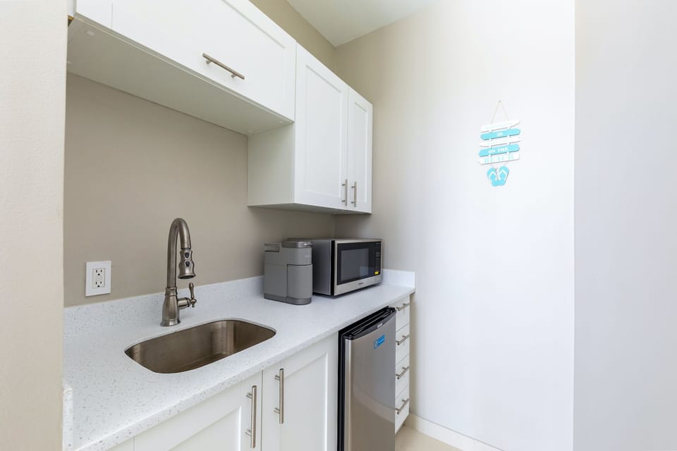 Suites 2 and 3 each have a kitchenette an private en-suite bathrooms