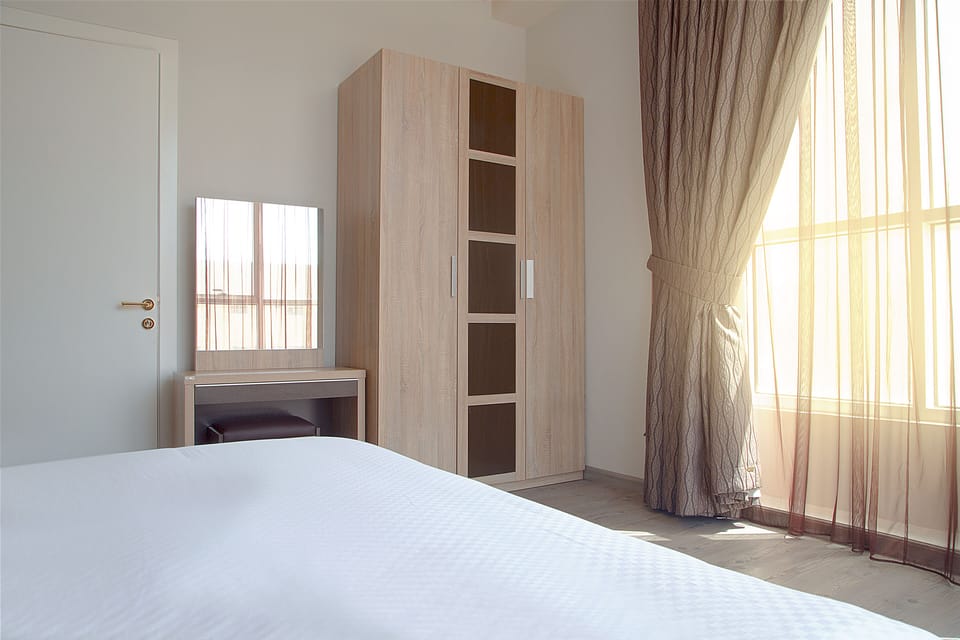 In-room safe, soundproofing, iron/ironing board, free WiFi