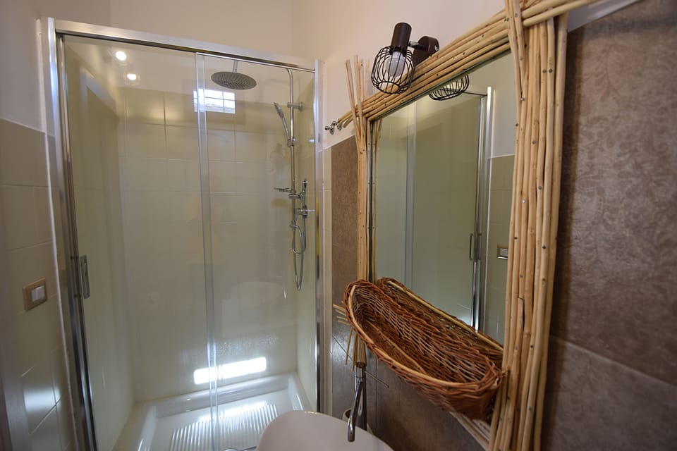 Panoramic Double Room | Bathroom | Shower, rainfall showerhead, free toiletries, hair dryer