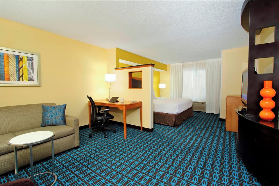 Executive Suite, 1 King Bed with Sofa bed | Premium bedding, desk, laptop workspace, blackout drapes