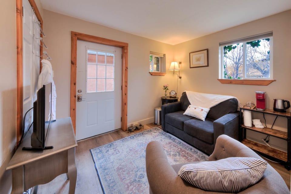 Cali Cochitta Overnight Rental (2)