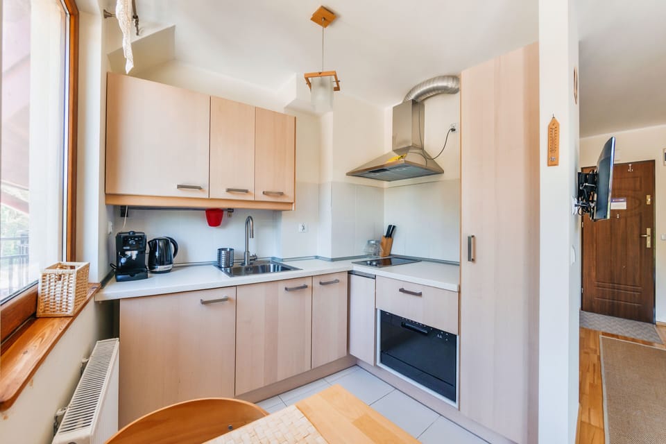 Apartment (10, ul. Wojska Polskiego 79) | Private kitchen | Fridge, stovetop, dishwasher, espresso maker