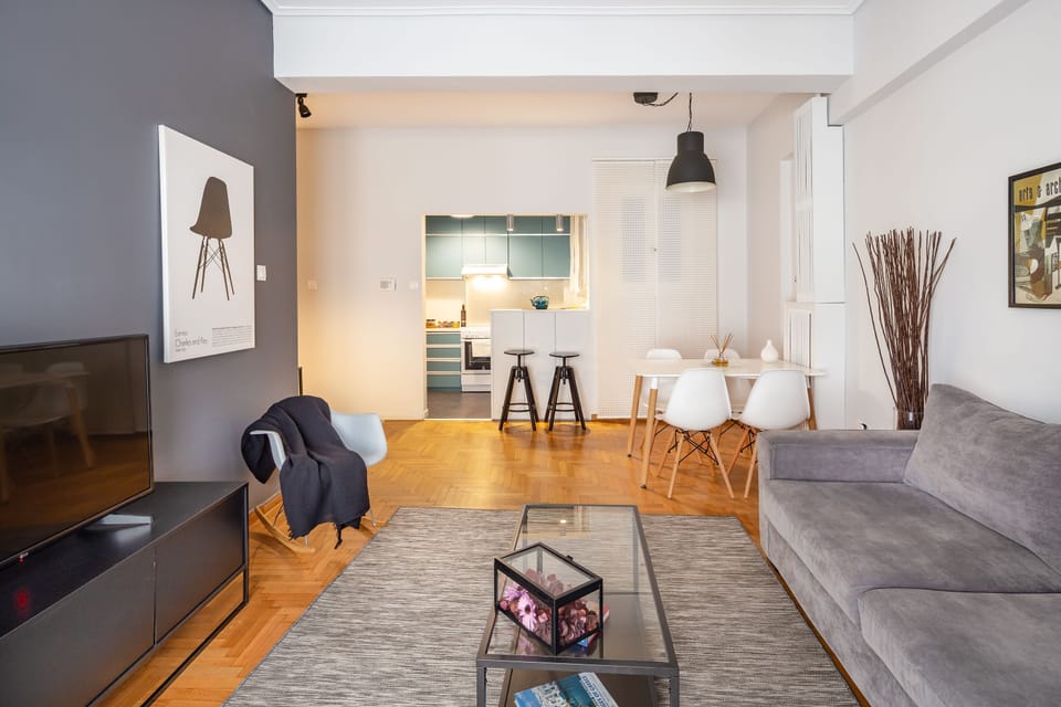 Apartment, 2 Bedrooms | Living room | 43-inch Smart TV with satellite channels, TV, Netflix